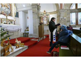 Krippenandacht mit Segnung der Kinder (Foto: Karl-Franz Thiede)